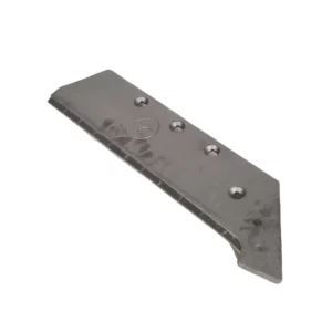 Wykonany w technologii napawania węglikiem wolframu prawy lemiesz francuskiej marki Agricarb o wysokości płytki 12 mm