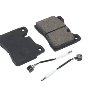 Zestaw klocków hamulcowych będących zamiennikiem oryginalnej części Agco montowanej w ciągnikach rolniczych marki Fendt