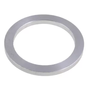 Oryginalny pierścień dystansowy przekładni regulacyjnej bębna młócącego o wymiarach 65 x 5 mm i numerze katalogowym 644159.0