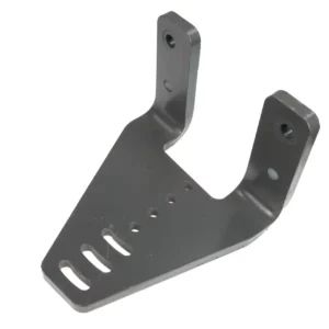 Oryginalny wspornik błotnika prawy o numerze katalogowym 334700030021