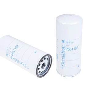 Puszkowy filtr oleju silnika marki Donaldson o numerze katalogowym P551102, stosowany w maszynach rolniczych marki Deutz Fahr.