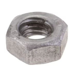 Nakrętka o wymiarach M6 x 1 i numerze katalogowym 04020006 szeroko stosowana w maszynach i pojazdach wielu marek.