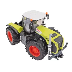 Wykonany w skali 1:16 z wysokojakościowego tworzywa sztucznego model ciągnika rolniczego Claas Xerion 5000 marki Bruder o numerze katalogowym U03015. Model o wymiarach 42 x 19 x 22