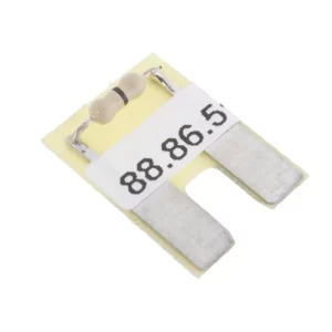 Oryginalny bezpiecznik płaski o numerze katalogowym KB8886510 stosowany w maszynach rolniczych marki Kverneland.