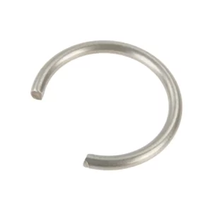 Oryginalny pierścień sprężysty  tylnego wałka napędowego o numerze katalogowym 7710664 stosowany  w quadach marki Polaris.