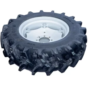 Kompletne koło tylne o rozmiarze 360/70 R24 i numerze katalogowym 360/70 R24